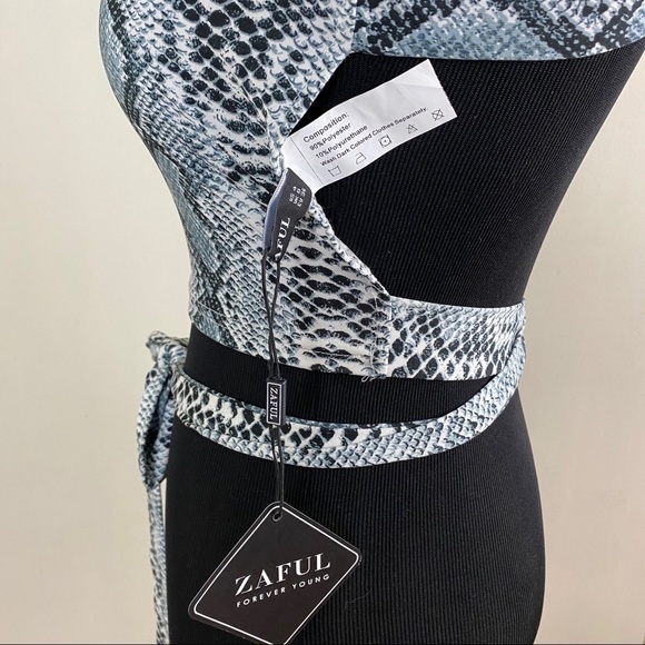 Snakeskin Wrap Top (free with any purchase!) - Picture 4 of 4